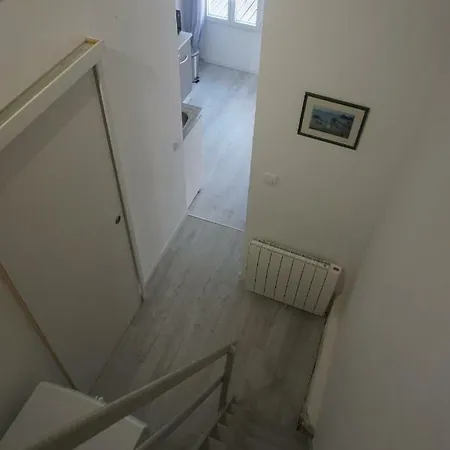 Studio Meuble Pres Du Centre-ville Saintes